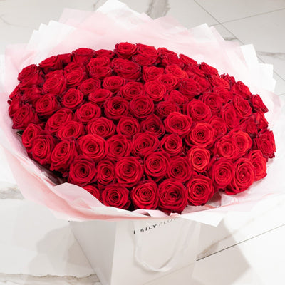Red Roses bouquet by Daily Flowers