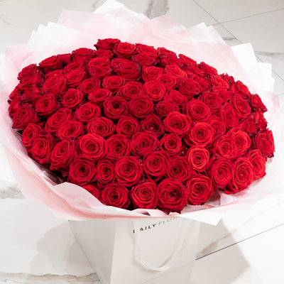 Red Roses bouquet by Daily Flowers