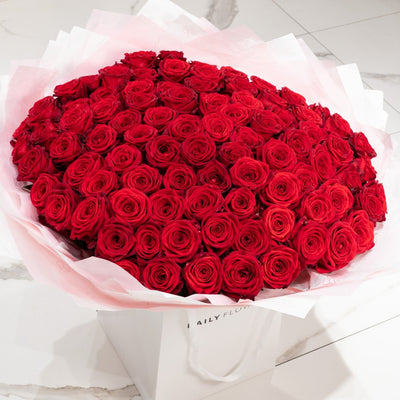 Red Roses bouquet by Daily Flowers