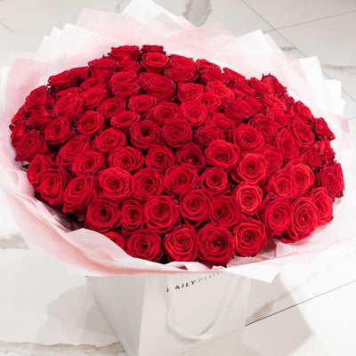 Red Roses bouquet by Daily Flowers