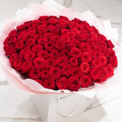 Red Roses bouquet by Daily Flowers