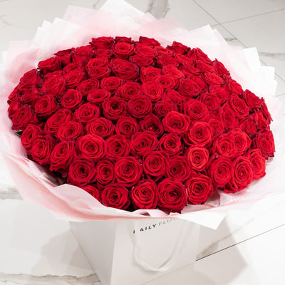 Red Roses bouquet by Daily Flowers