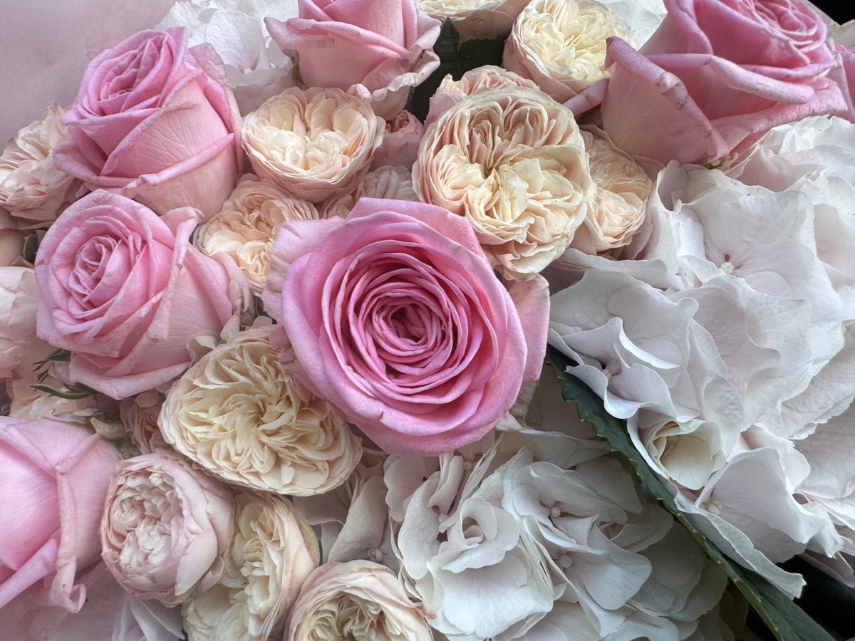 Royal Rose Blush flower bouquet Daily Flowers Amsterdam