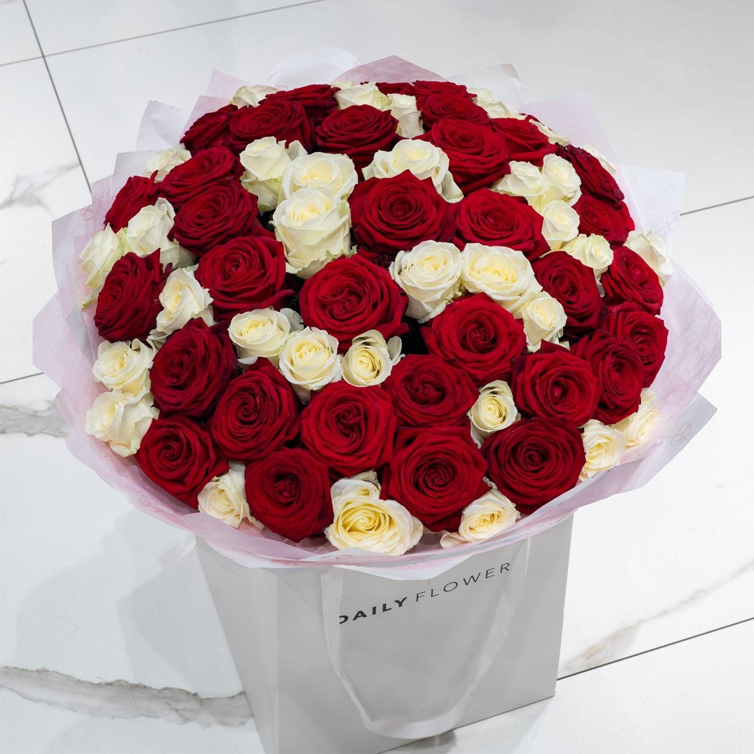 White and red roses bouquet Daily Flowers Amsterdam